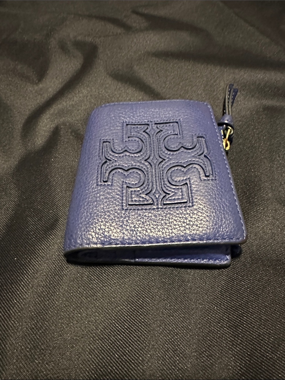 Tory Burch Pebbled Leather Zip Wallet in Navy